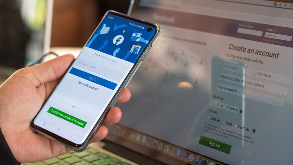 Facebook nově varuje uživatele, že může být placený